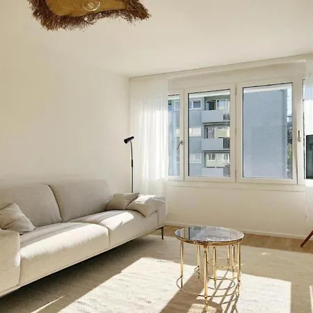 Spacious Floor For 8 Guests -10-